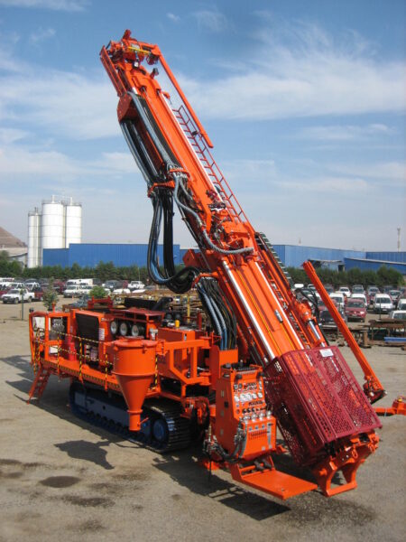 Schramm EDM2000 MP 068 drill rig in an industrial area.